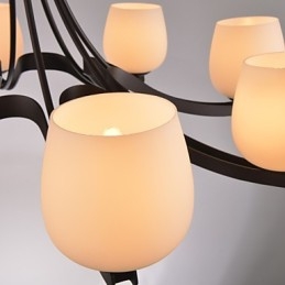 Candelabru din metal cu pictură în stil retro clasic tradițional