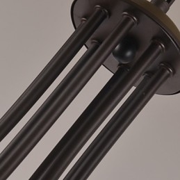 Candelabru din metal cu pictură în stil retro clasic tradițional