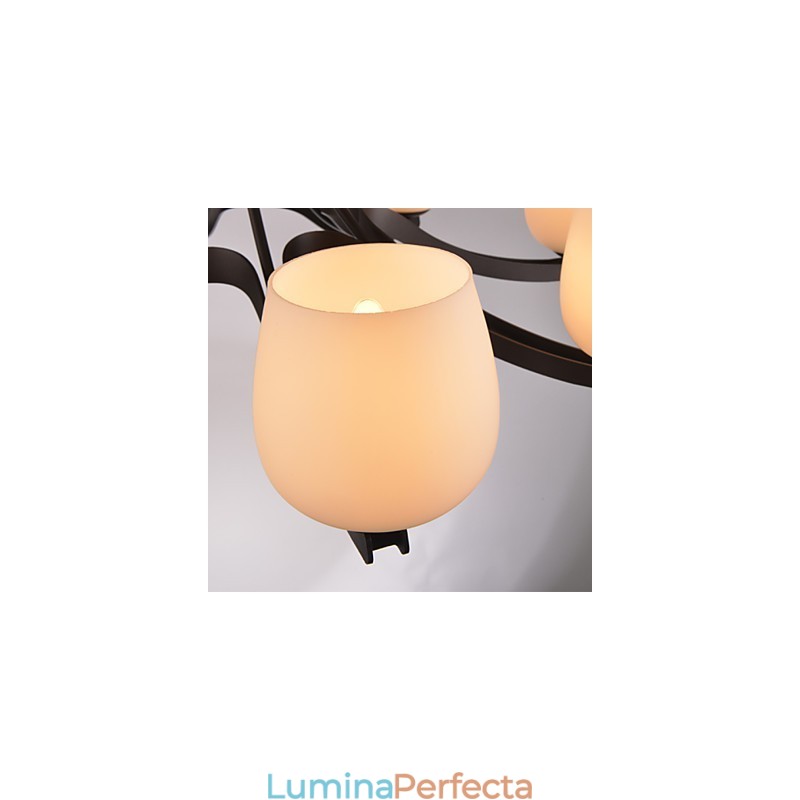 Candelabru din metal cu pictură în stil retro clasic tradițional