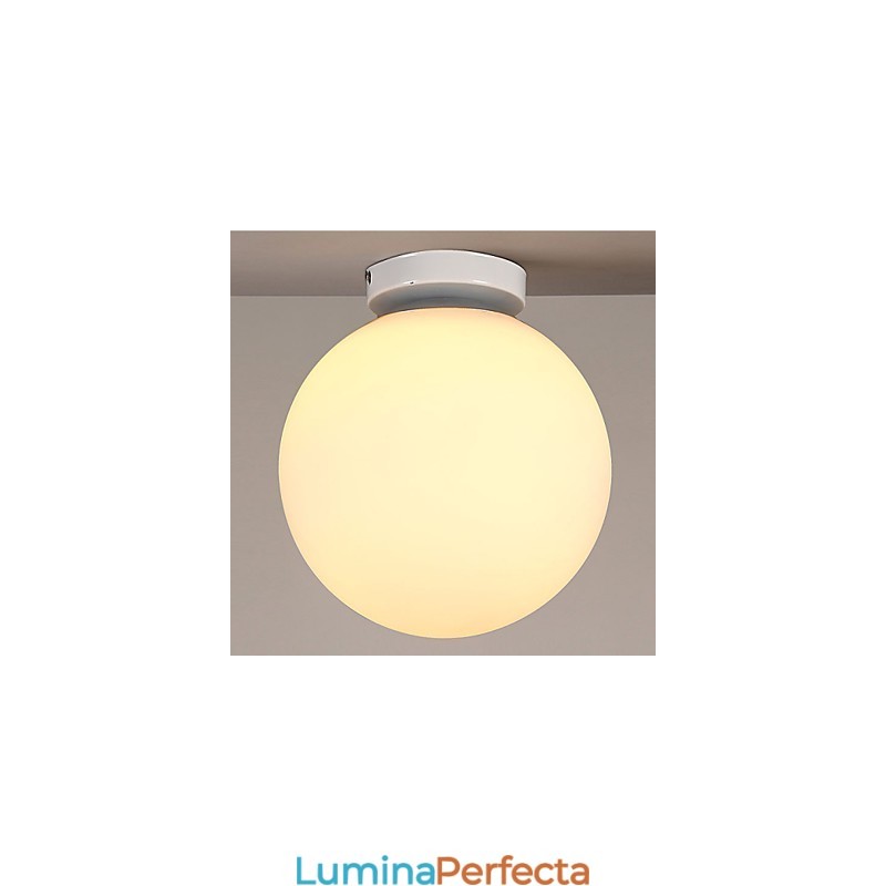 Dom de sticlă albă contractată și contemporană