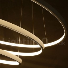 Lampă suspendată reglabilă cu telecomandă, design modern, trei inele