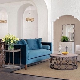 Candelabru tradițional clasic din metal auriu