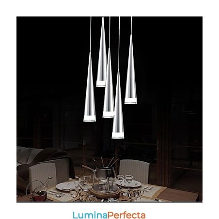 Lampă suspendată modernă, din metal cromat Lampă suspendată modernă, din metal cromat