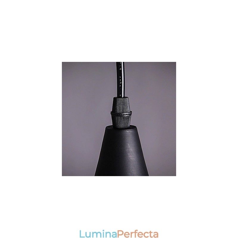 Lampă de suspendare simplificată în negru