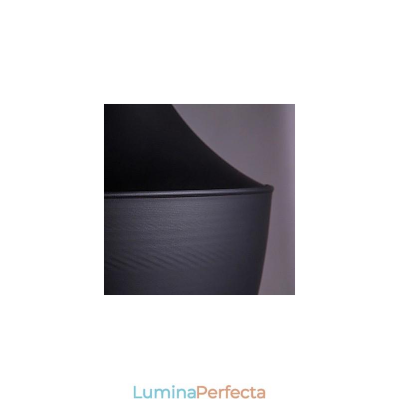 Lampă de suspendare simplificată în negru