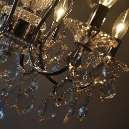 Candelabru tradițional din metal cromat din cristal