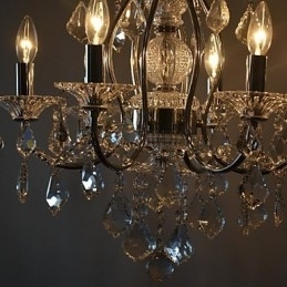 Candelabru tradițional din metal cromat din cristal