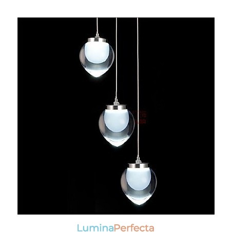 Lampă suspendată modernă, din metal cromat Lampă suspendată modernă, din metal cromat