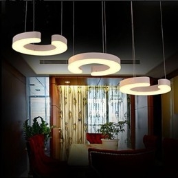 Candelabru acrilic de tip trei C Candelabru