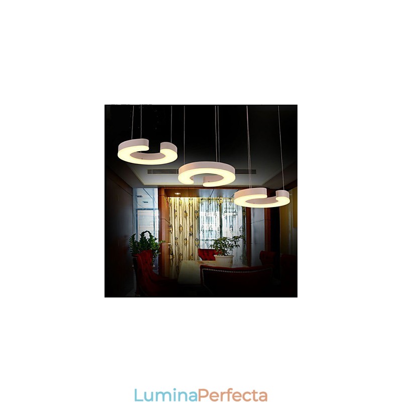 Candelabru acrilic de tip trei C Candelabru