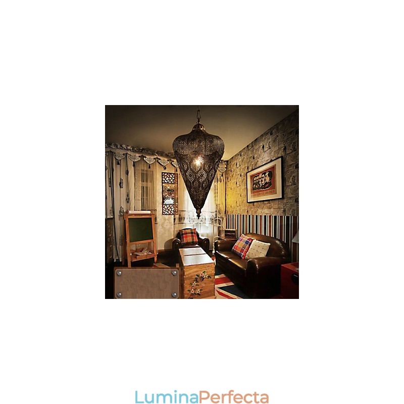 Candelabru retro din fier interior din Asia de Sud-Est