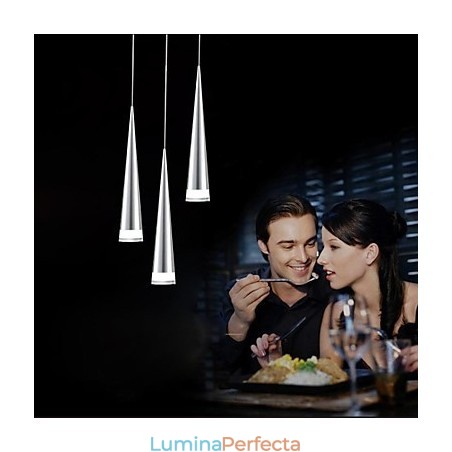 Lampă suspendată modernă, din metal cromat Lampă suspendată modernă, din metal cromat